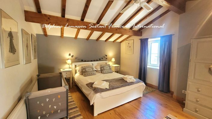 Image No.20-7 Bed Property for sale