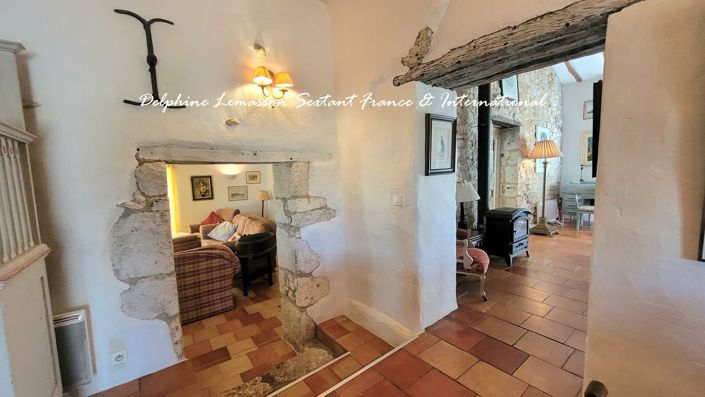 Image No.12-7 Bed Property for sale