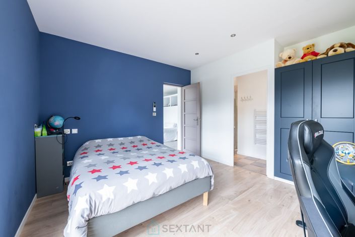 Image No.8-8 Bed Property for sale