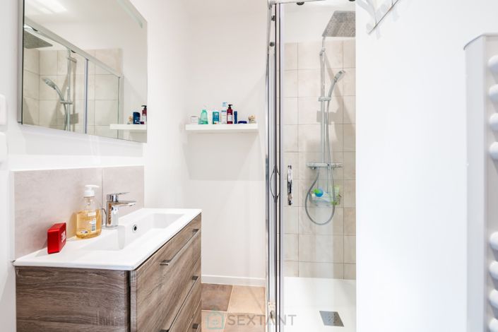 Image No.9-8 Bed Property for sale