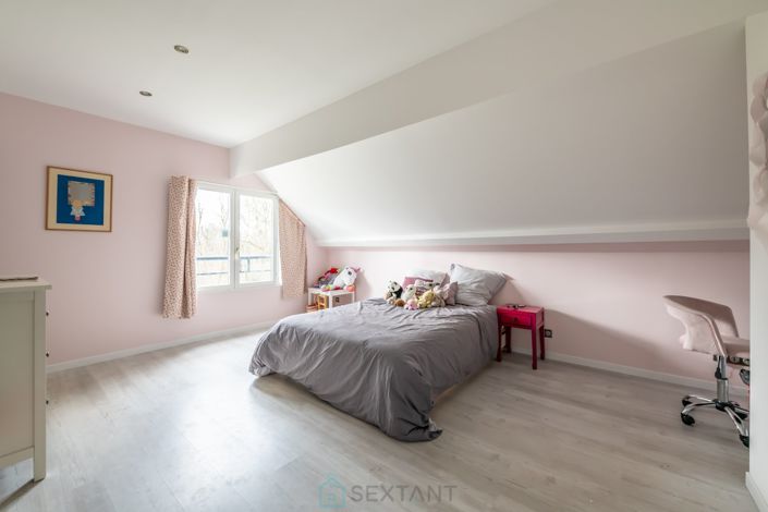 Image No.11-8 Bed Property for sale