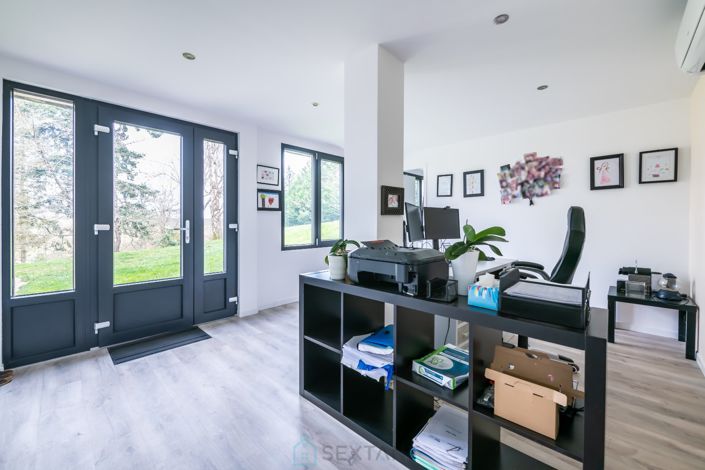 Image No.16-8 Bed Property for sale