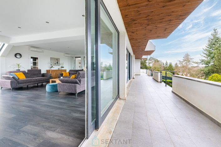 Image No.4-8 Bed Property for sale