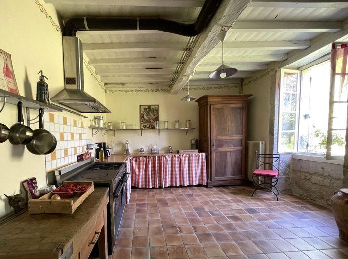 Image No.12-5 Bed Property for sale