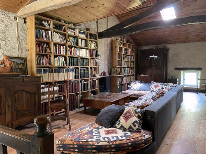 Image No.16-5 Bed Property for sale