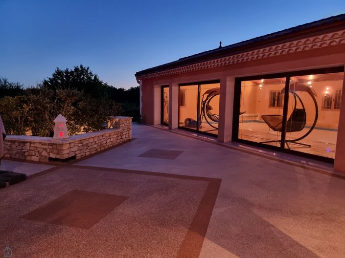 Image No.17-6 Bed Property for sale