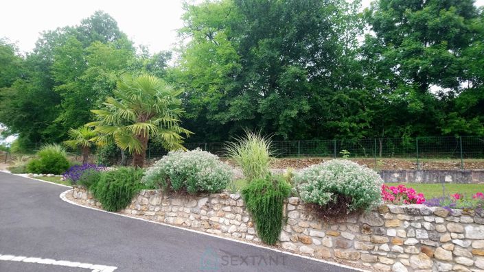 Image No.20-6 Bed Property for sale