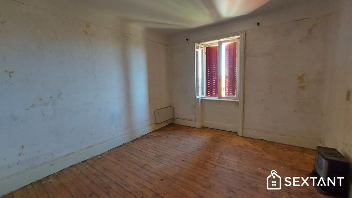 Image No.9-5 Bed Property for sale