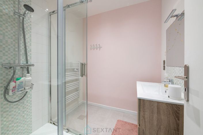 Image No.12-8 Bed Property for sale