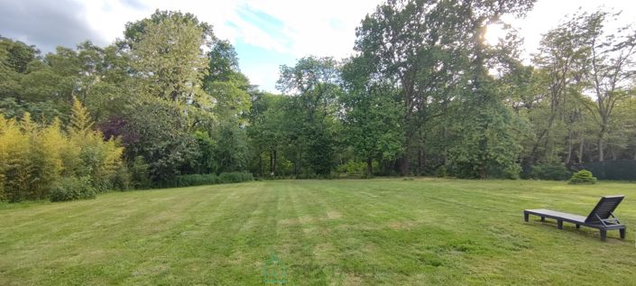 Image No.17-8 Bed Property for sale