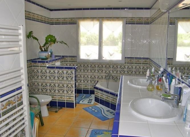 Image No.12-4 Bed Property for sale