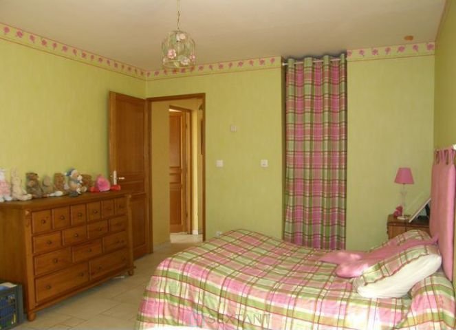 Image No.13-4 Bed Property for sale