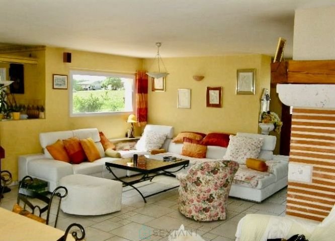 Image No.4-4 Bed Property for sale