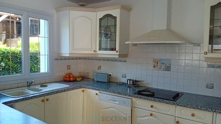 Image No.13-3 Bed Property for sale