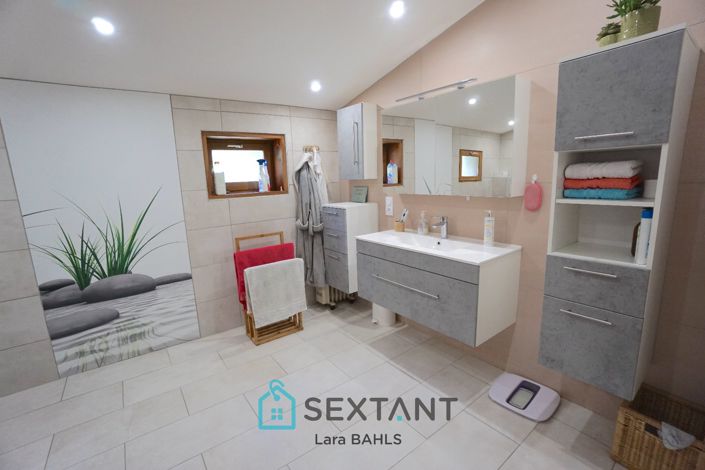 Image No.10-4 Bed Property for sale