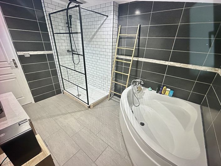 Image No.2-3 Bed House for sale