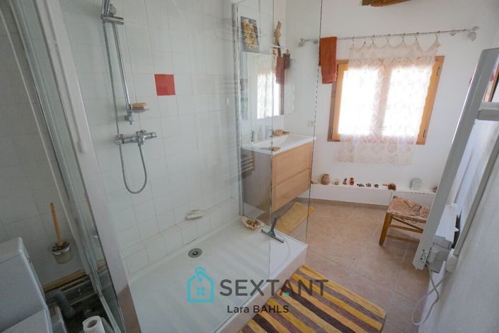 Image No.10-3 Bed Property for sale