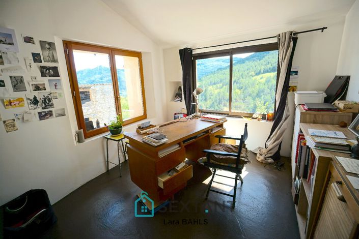 Image No.11-3 Bed Property for sale