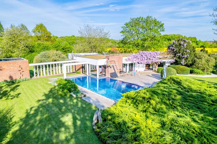 Image No.1-4 Bed Property for sale