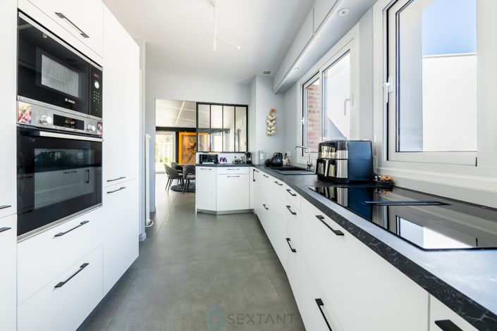 Image No.10-4 Bed Property for sale