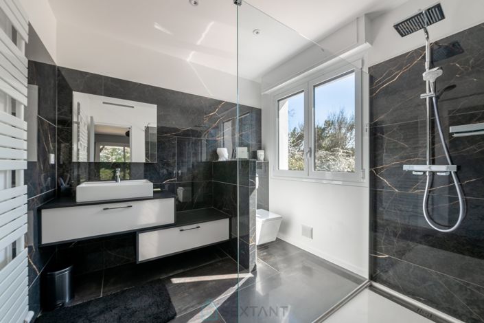 Image No.16-4 Bed Property for sale