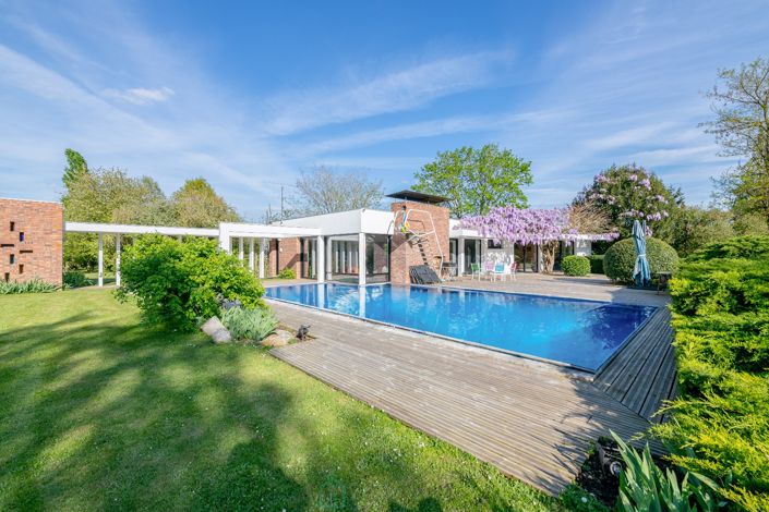 Image No.2-4 Bed Property for sale