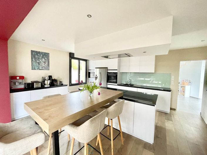 Image No.4-5 Bed Property for sale