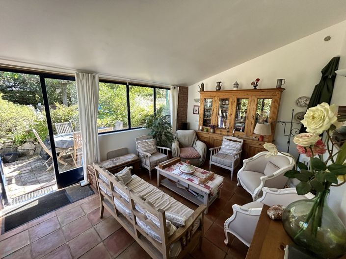 Image No.8-5 Bed Property for sale