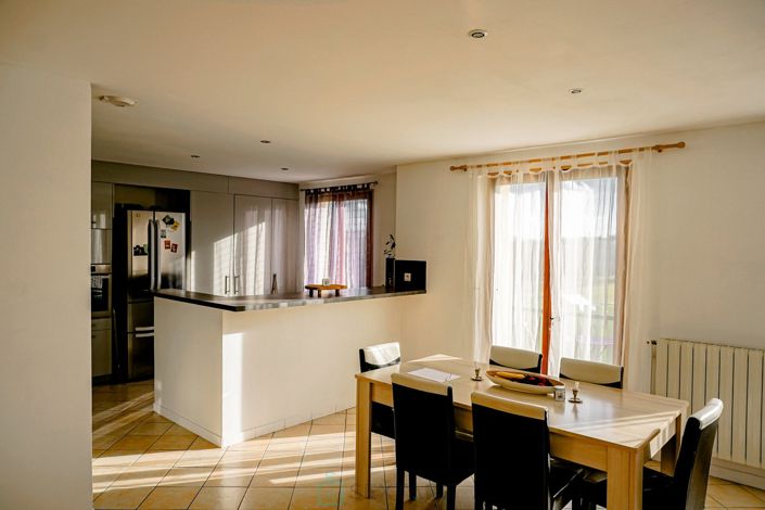 Image No.19-5 Bed Property for sale