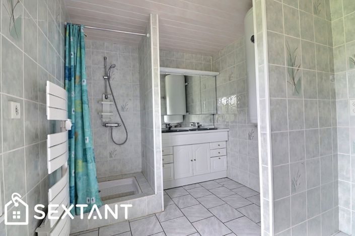 Image No.12-4 Bed Property for sale