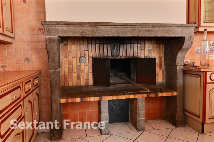 Image No.7-4 Bed Property for sale