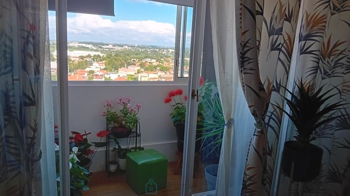 Image No.8-2 Bed Property for sale