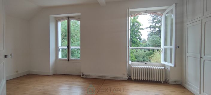 Image No.12-4 Bed Property for sale