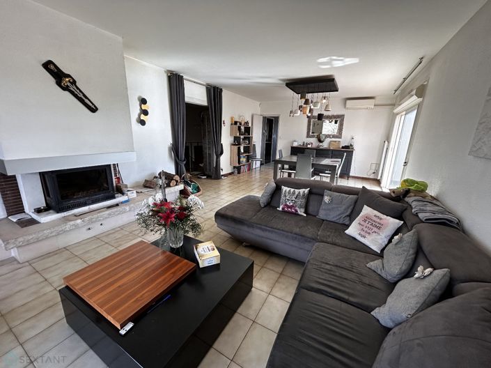 Image No.10-9 Bed Villa for sale