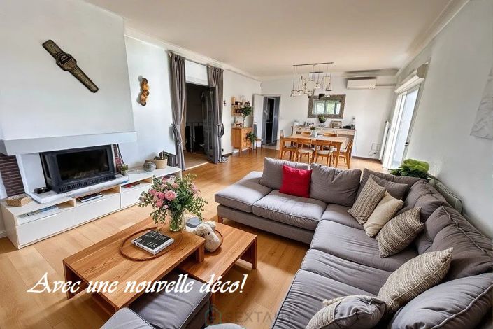 Image No.11-9 Bed Villa for sale