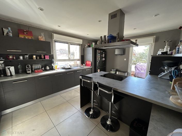 Image No.12-9 Bed Villa for sale