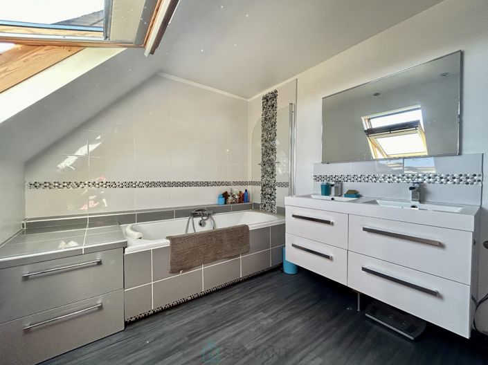 Image No.12-4 Bed Property for sale