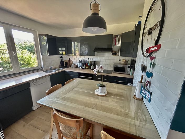 Image No.2-4 Bed Property for sale