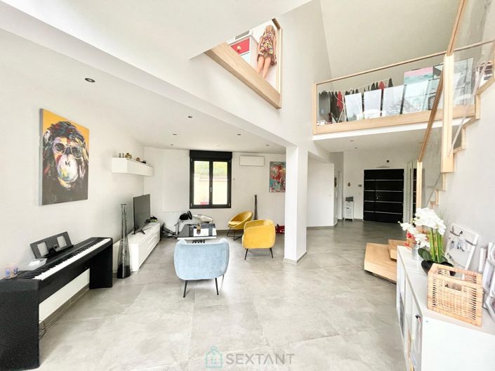 Image No.6-5 Bed Property for sale