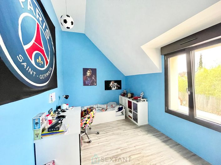 Image No.9-5 Bed Property for sale