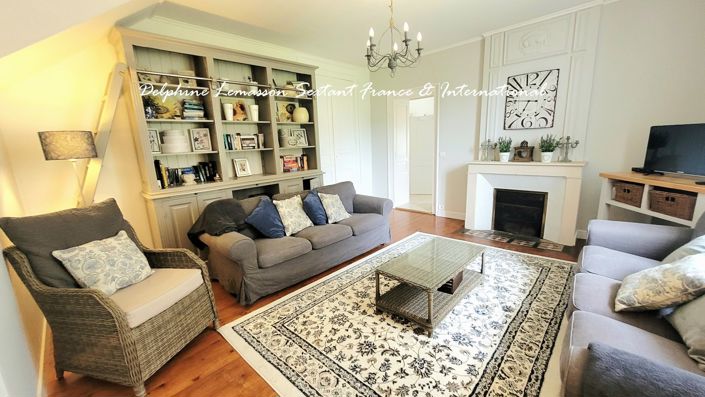 Image No.10-6 Bed Property for sale