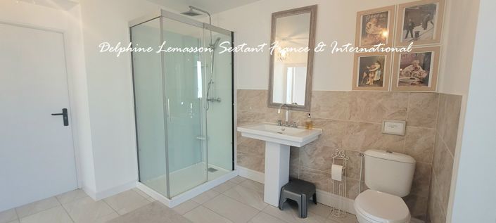 Image No.12-6 Bed Property for sale