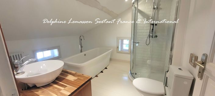 Image No.17-6 Bed Property for sale