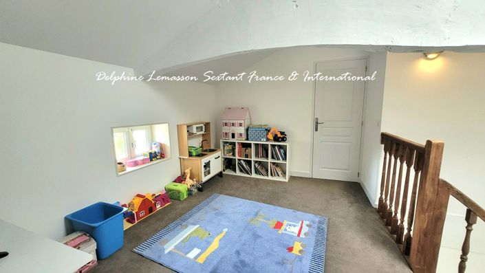 Image No.18-6 Bed Property for sale