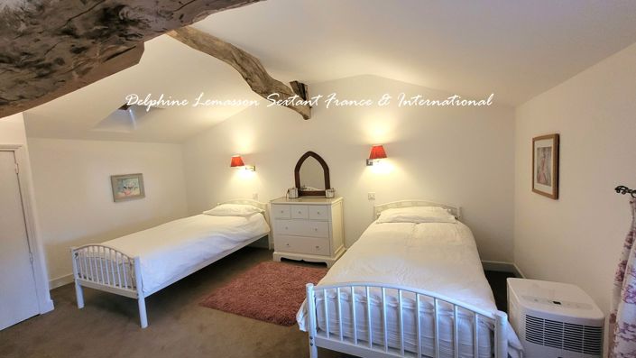 Image No.19-6 Bed Property for sale