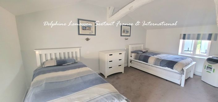 Image No.20-6 Bed Property for sale