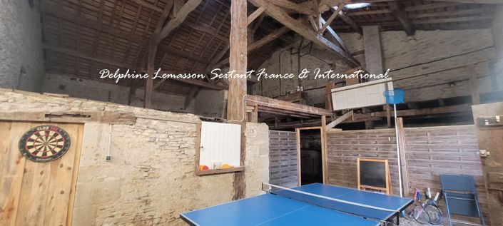 Image No.24-6 Bed Property for sale