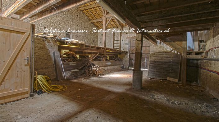 Image No.25-6 Bed Property for sale