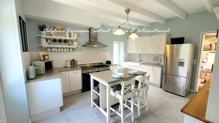 Image No.8-6 Bed Property for sale