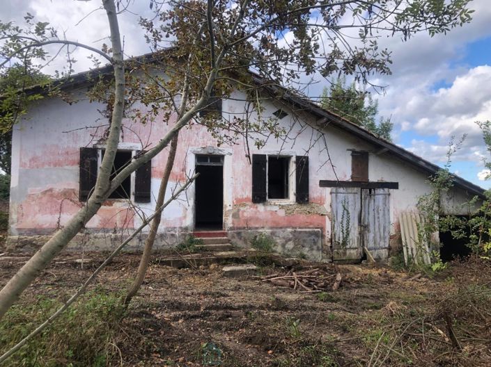 Image No.10-2 Bed Property for sale